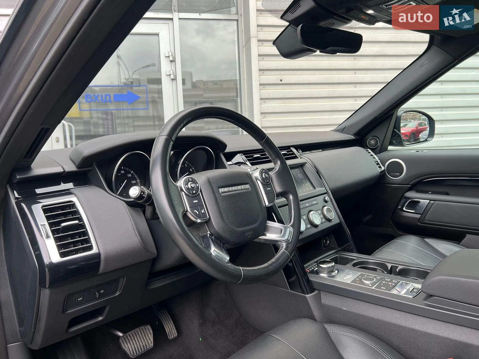 2018 Land Rover Discovery - мініатюра 17