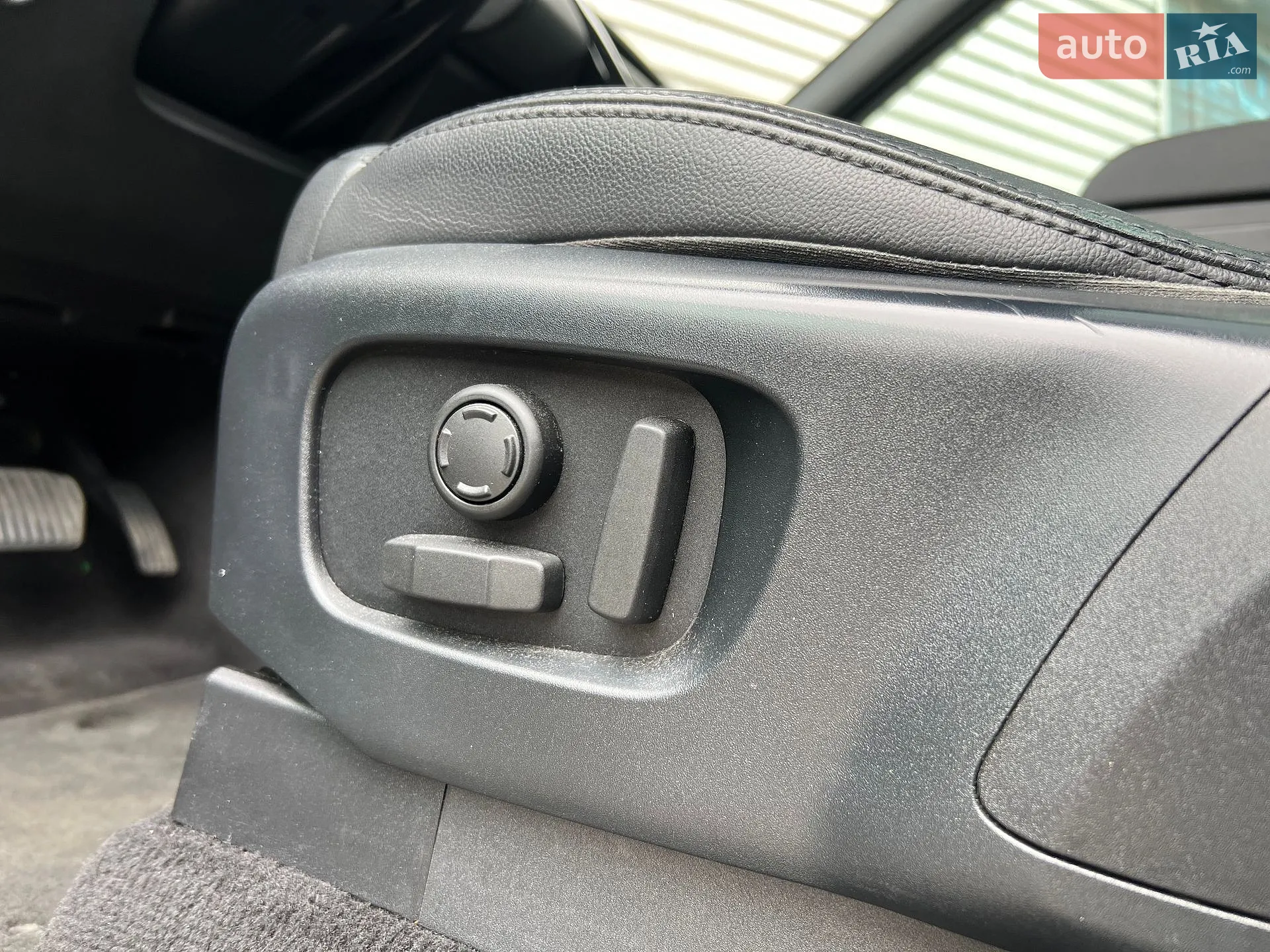 2018 Land Rover Discovery - мініатюра 31