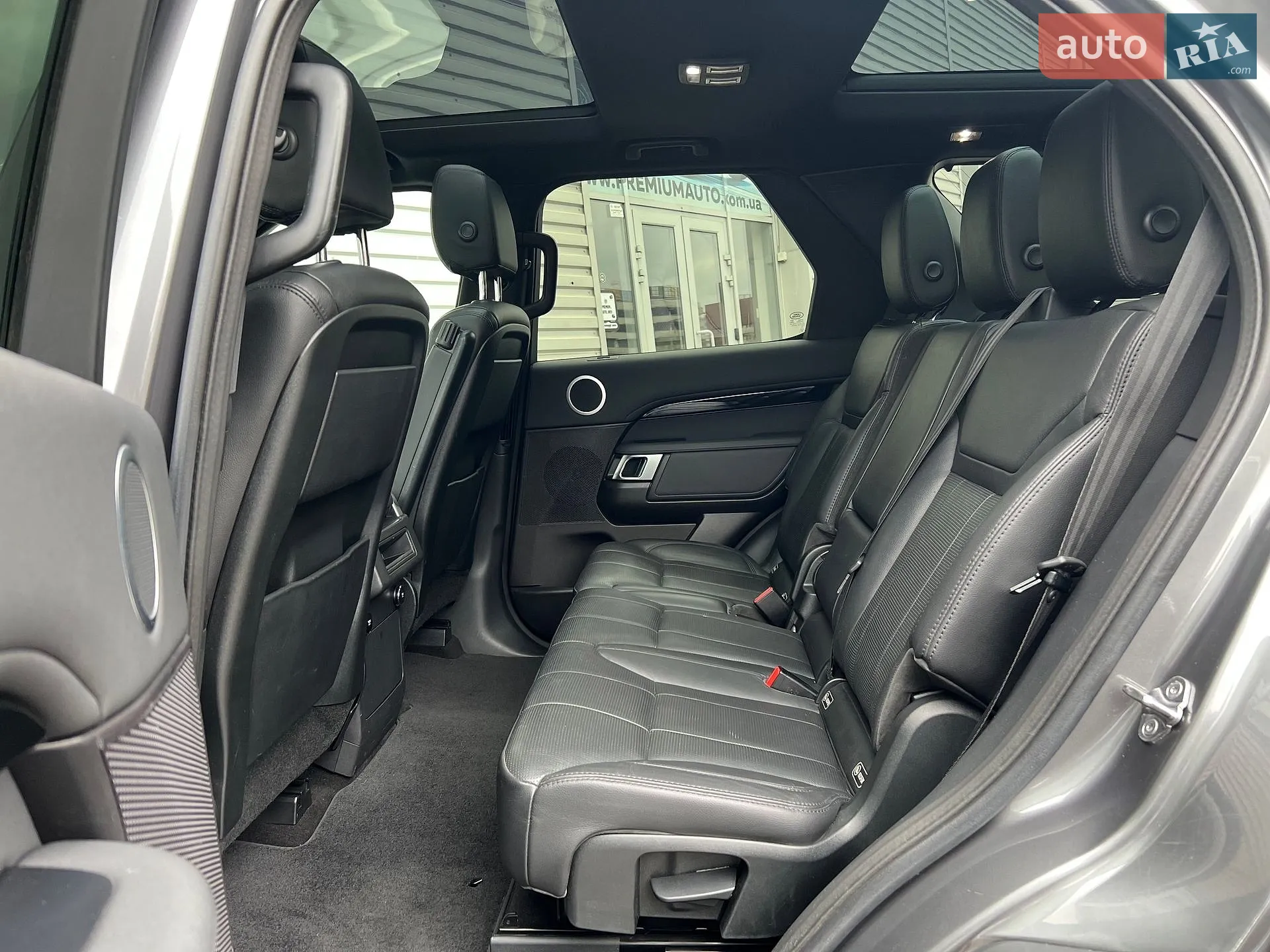 2018 Land Rover Discovery - мініатюра 21