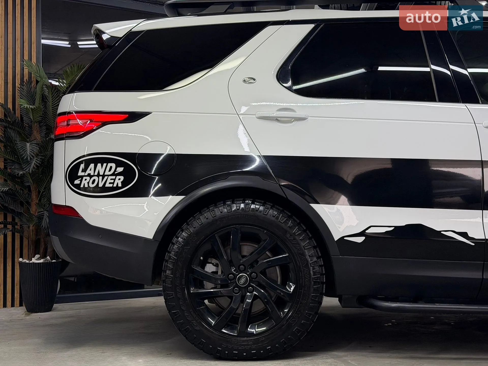 2019 Land Rover Discovery - мініатюра 18