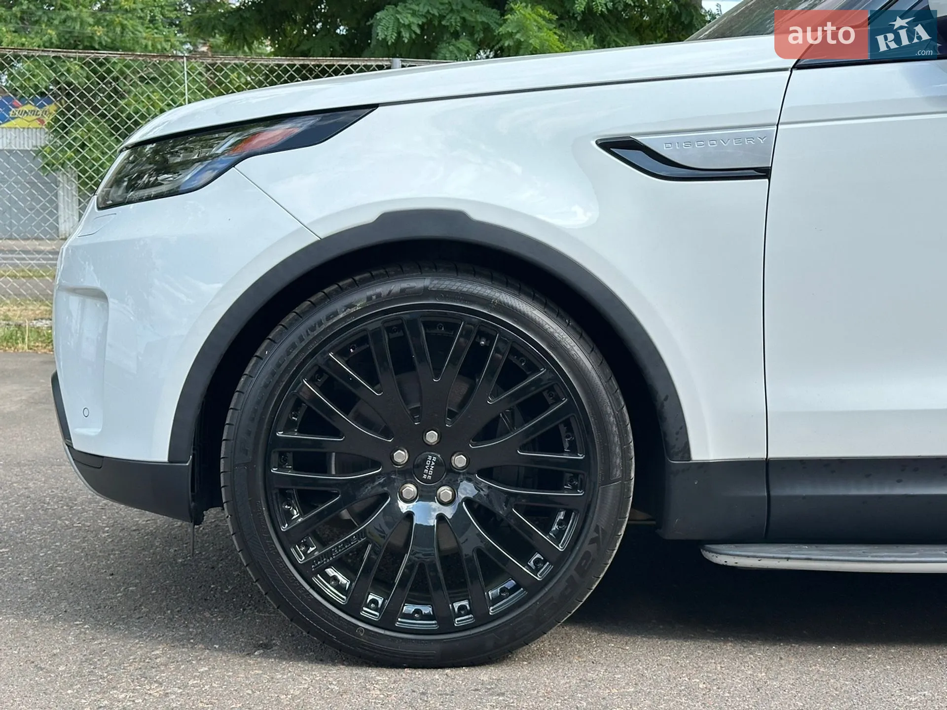 2017 Land Rover Discovery - мініатюра 16