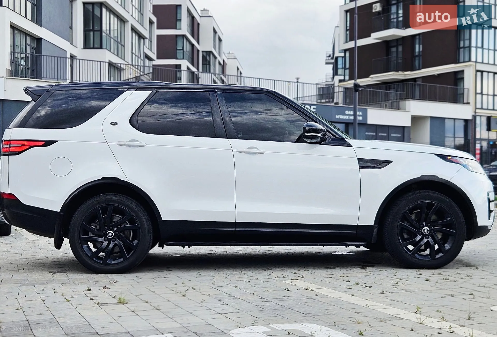 2017 Land Rover Discovery - мініатюра 15
