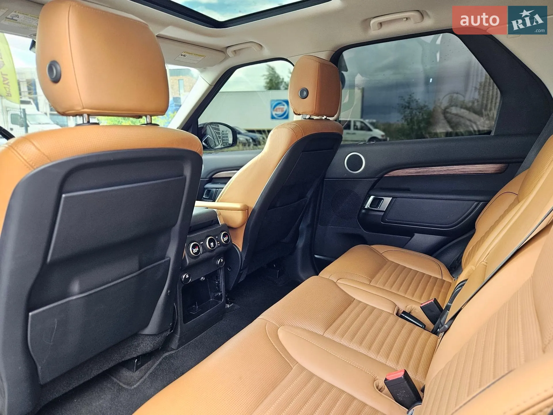 2017 Land Rover Discovery - мініатюра 21