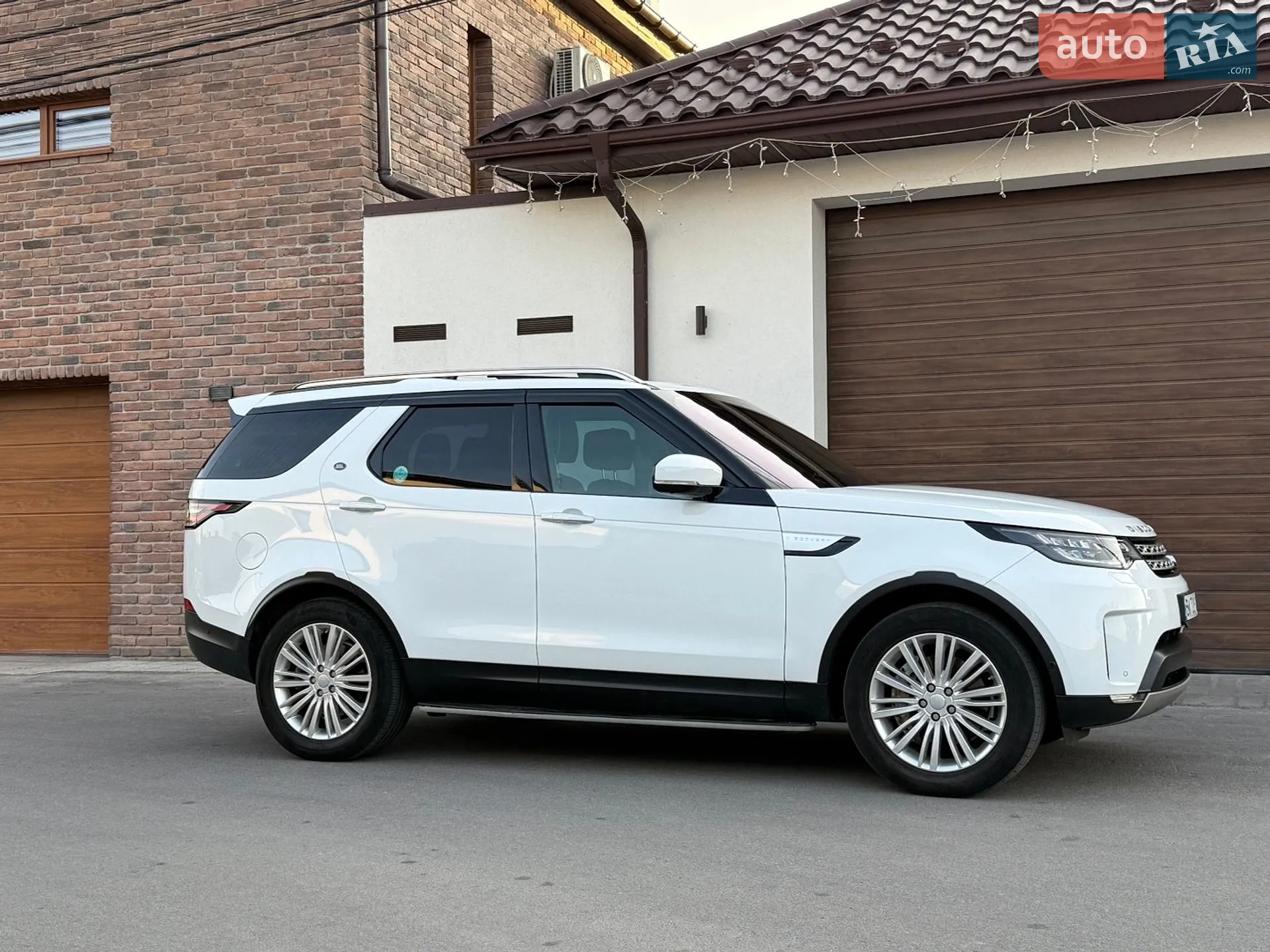 2018 Land Rover Discovery - мініатюра 30