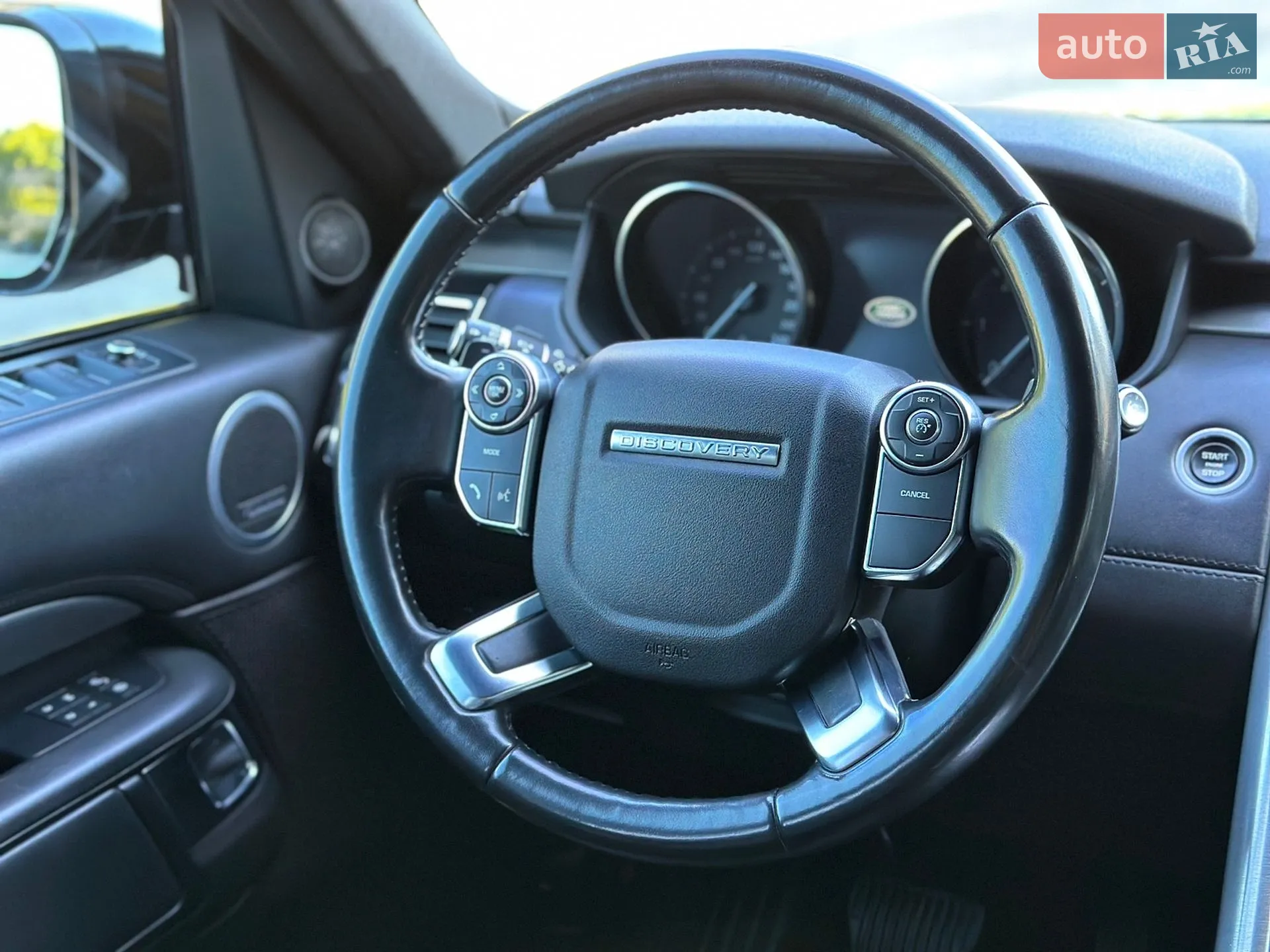 2017 Land Rover Discovery - мініатюра 15