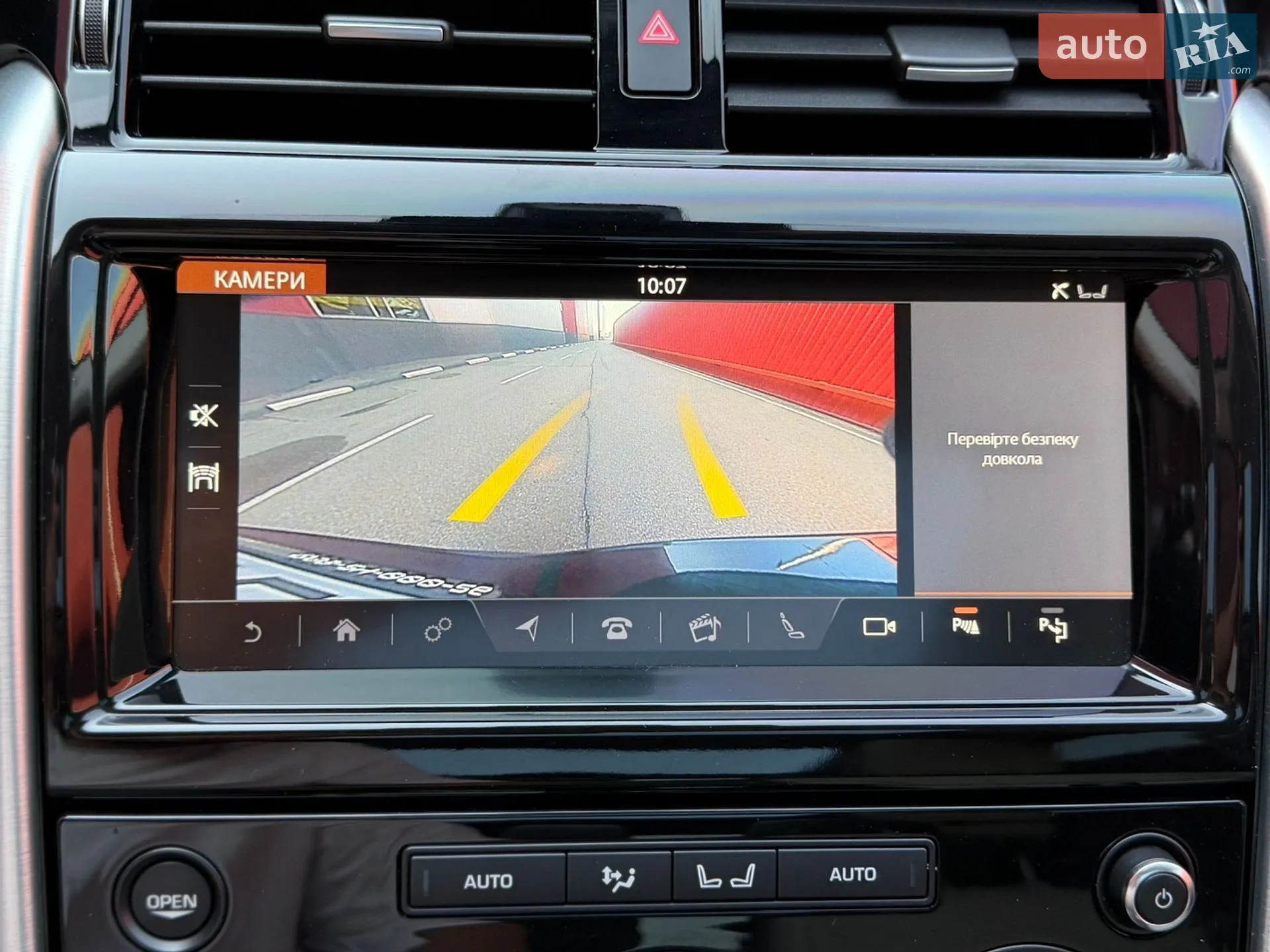 2019 Land Rover Discovery - мініатюра 17