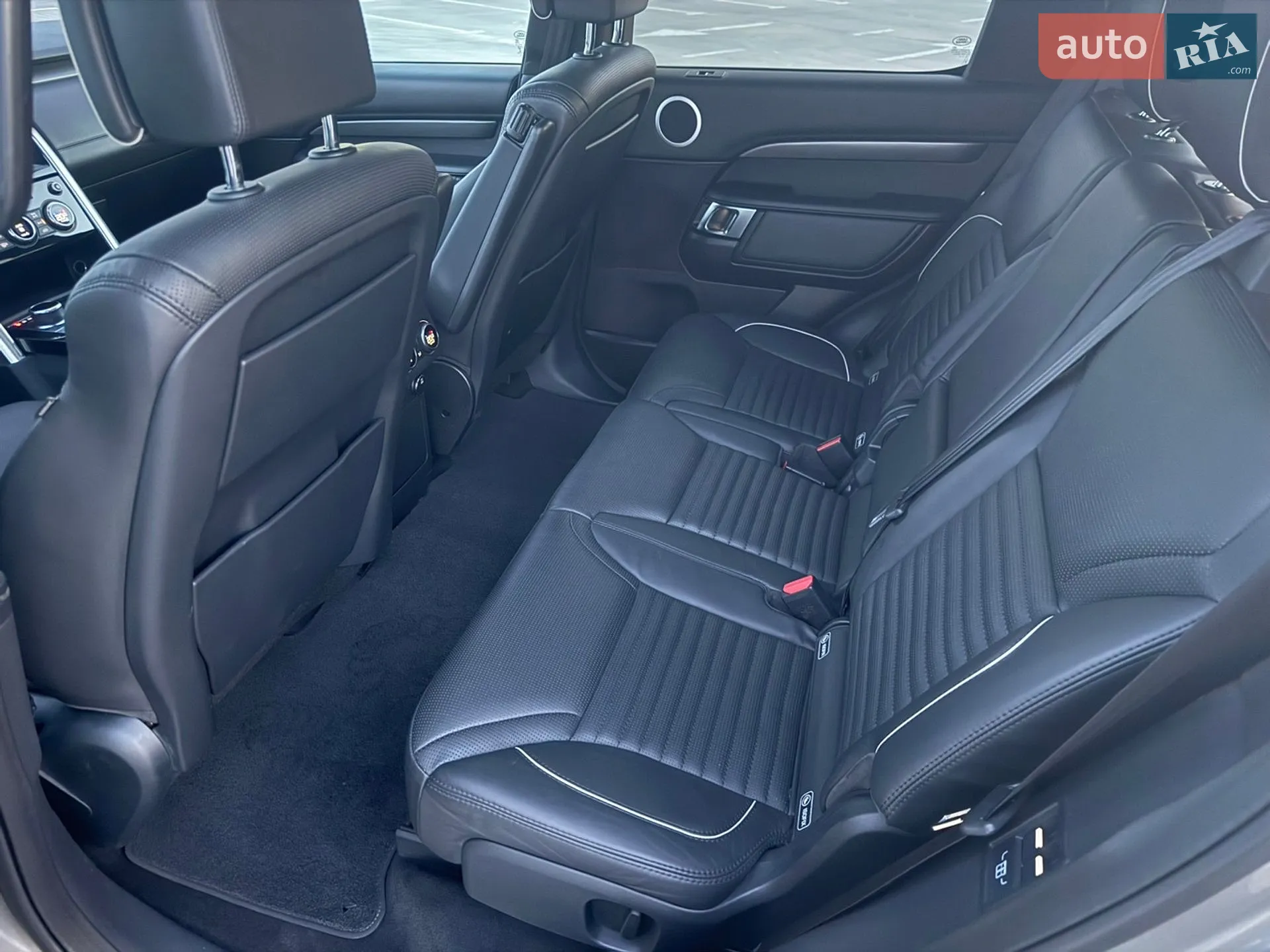 2017 Land Rover Discovery - мініатюра 32