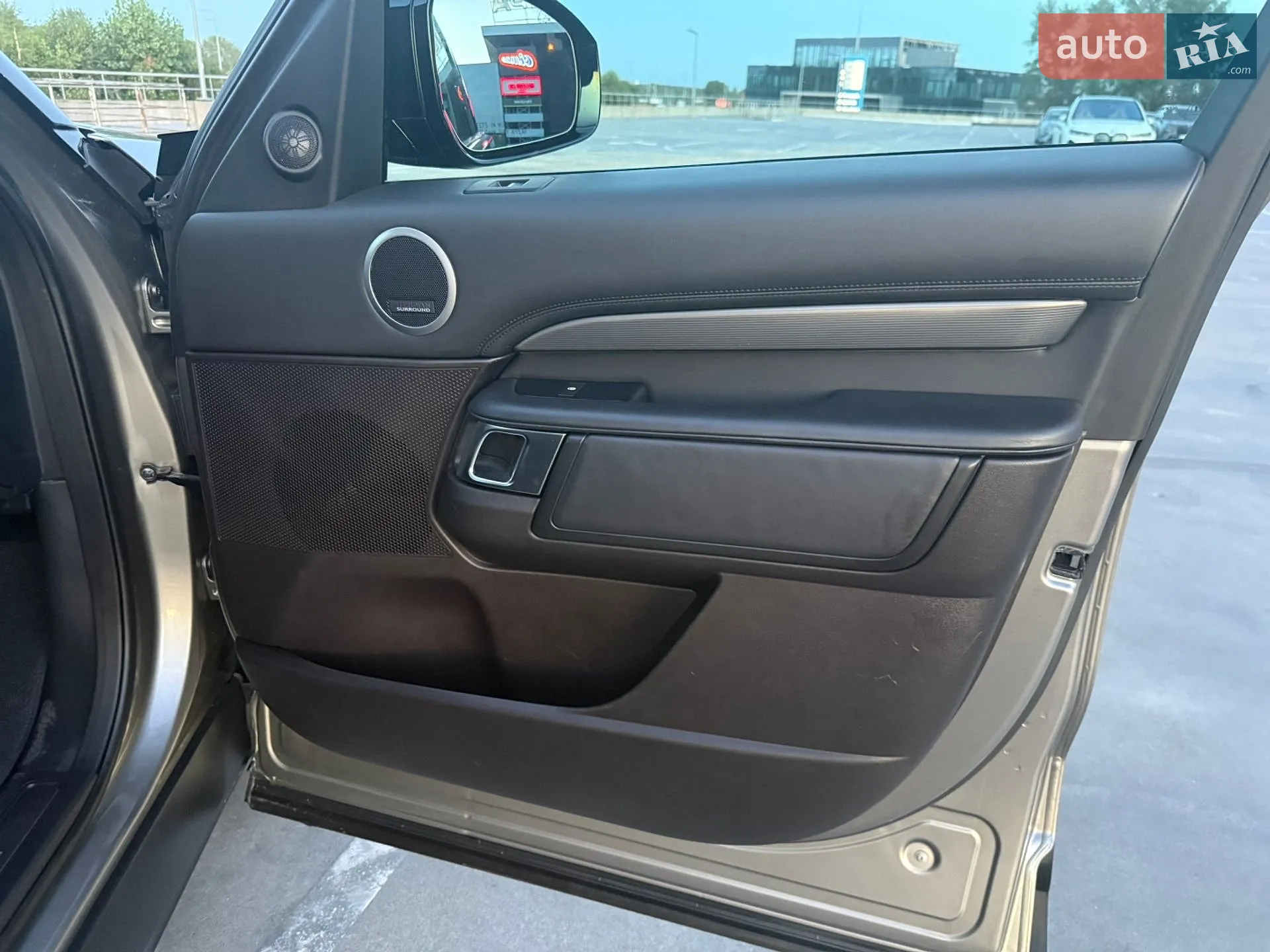 2017 Land Rover Discovery - мініатюра 39