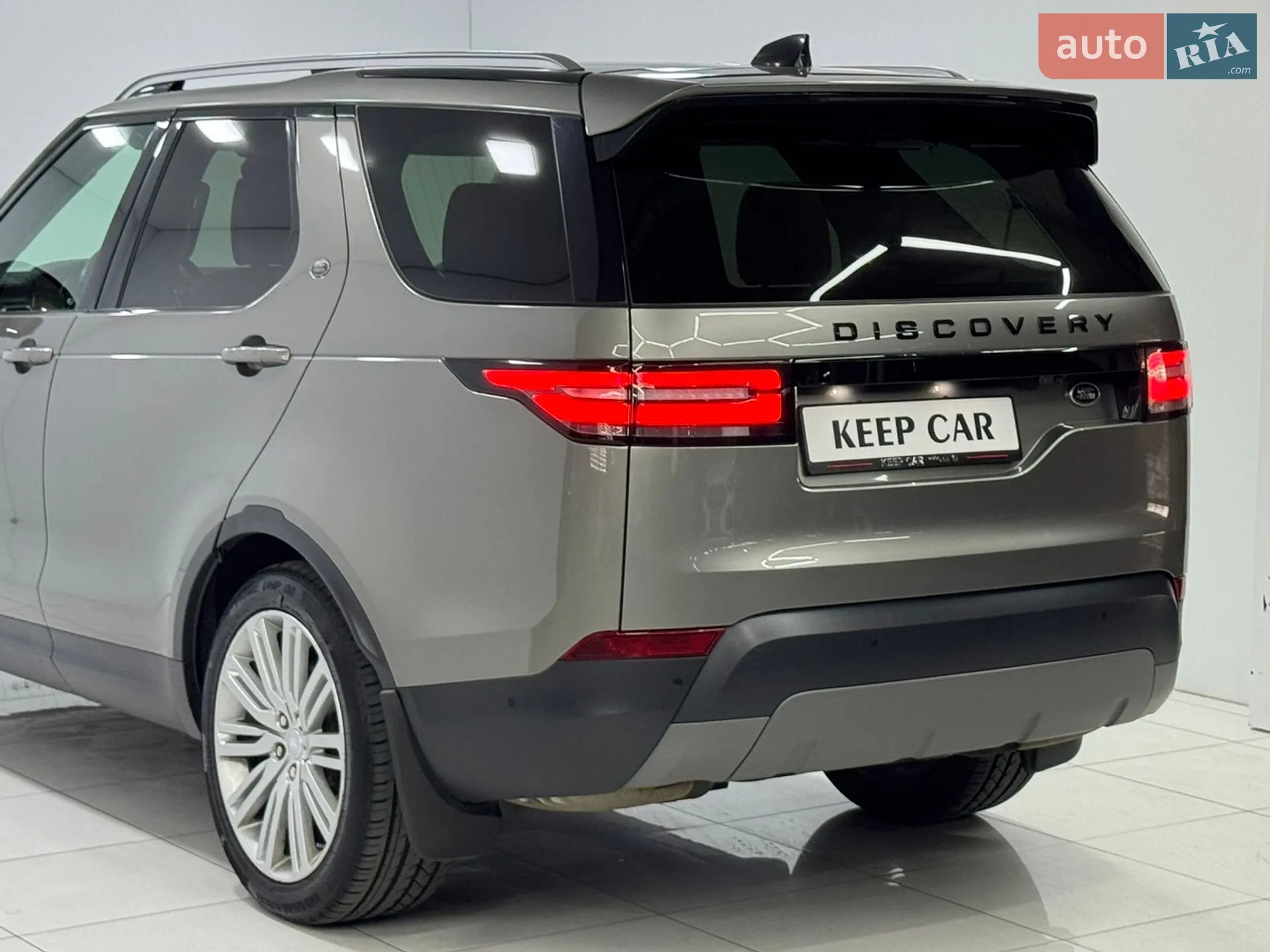 2017 Land Rover Discovery - мініатюра 14