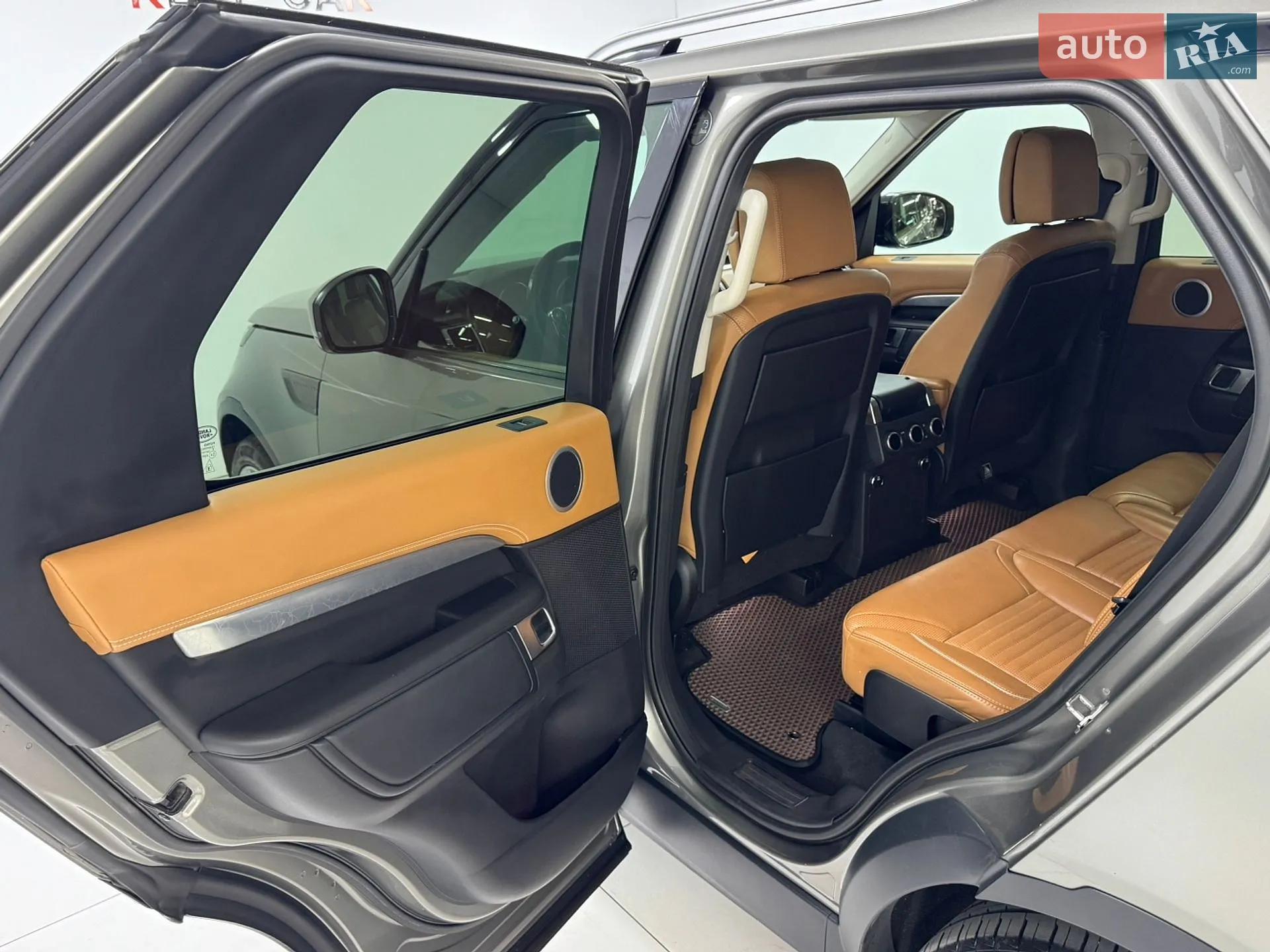 2017 Land Rover Discovery - мініатюра 31