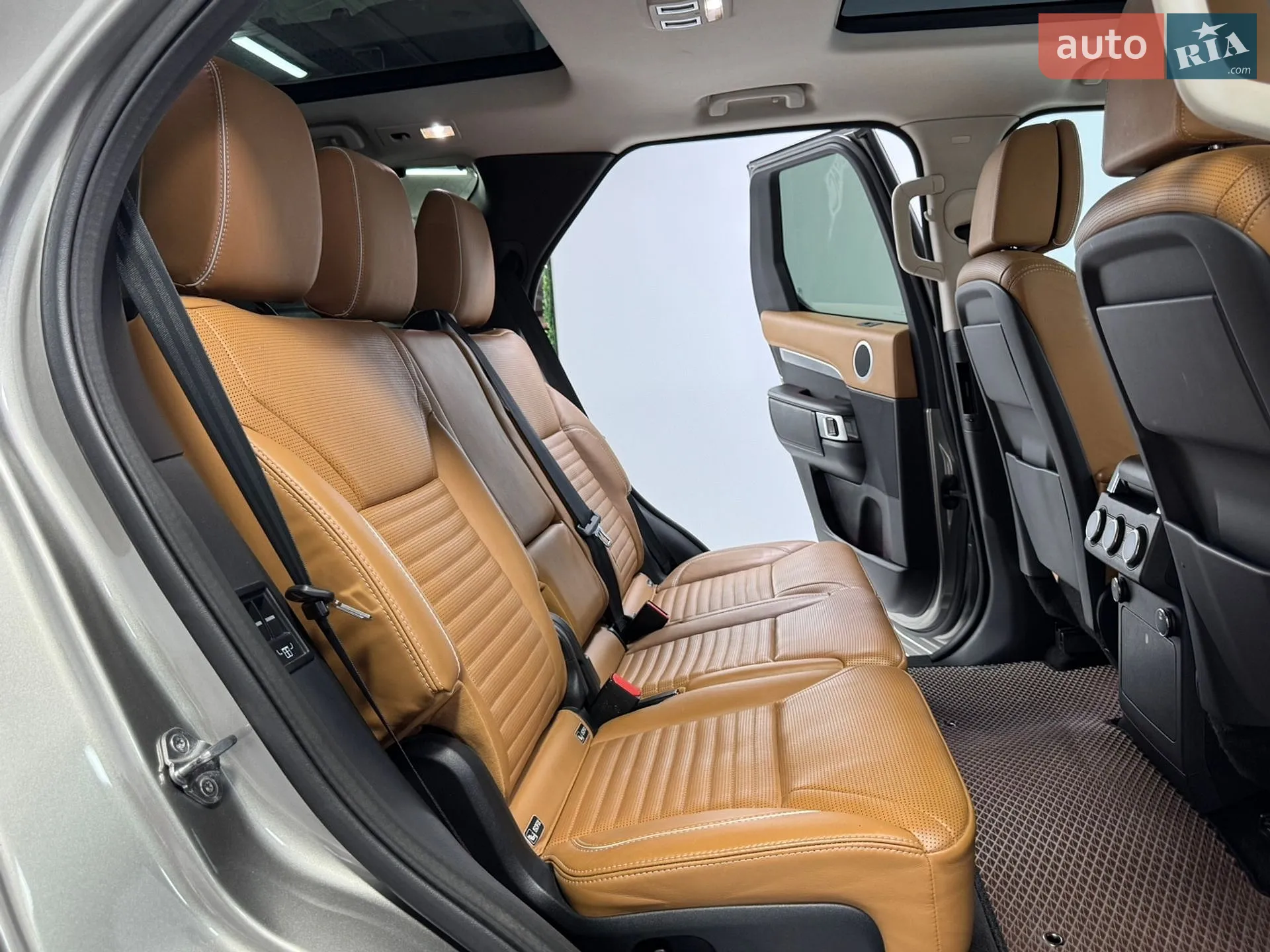 2017 Land Rover Discovery - мініатюра 39