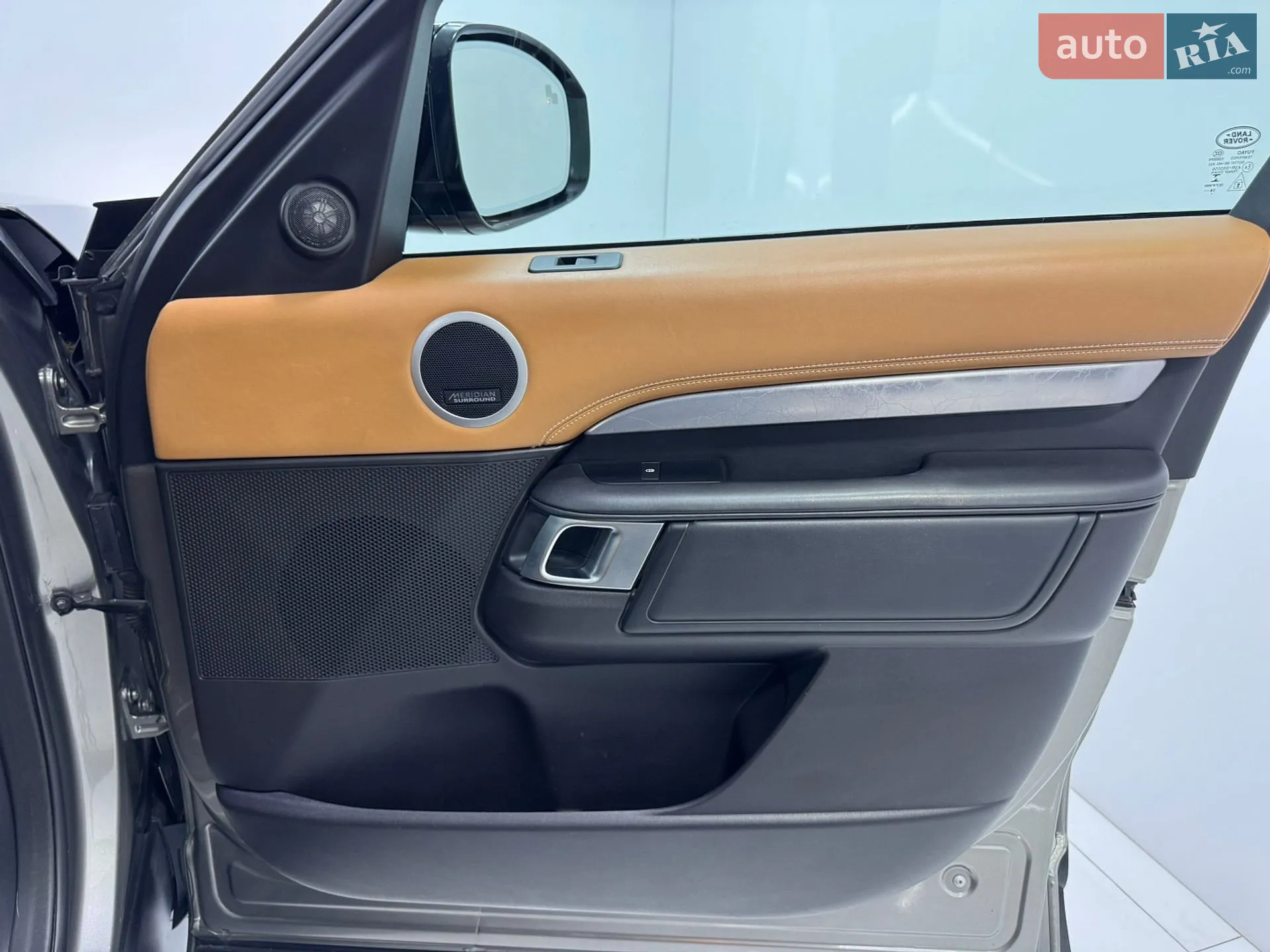 2017 Land Rover Discovery - мініатюра 54