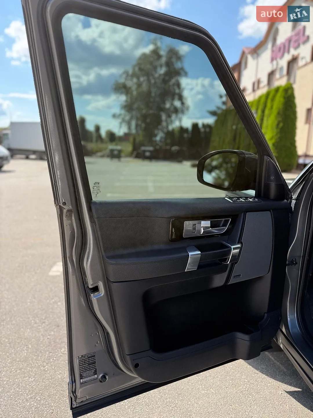 2016 Land Rover Discovery - мініатюра 47