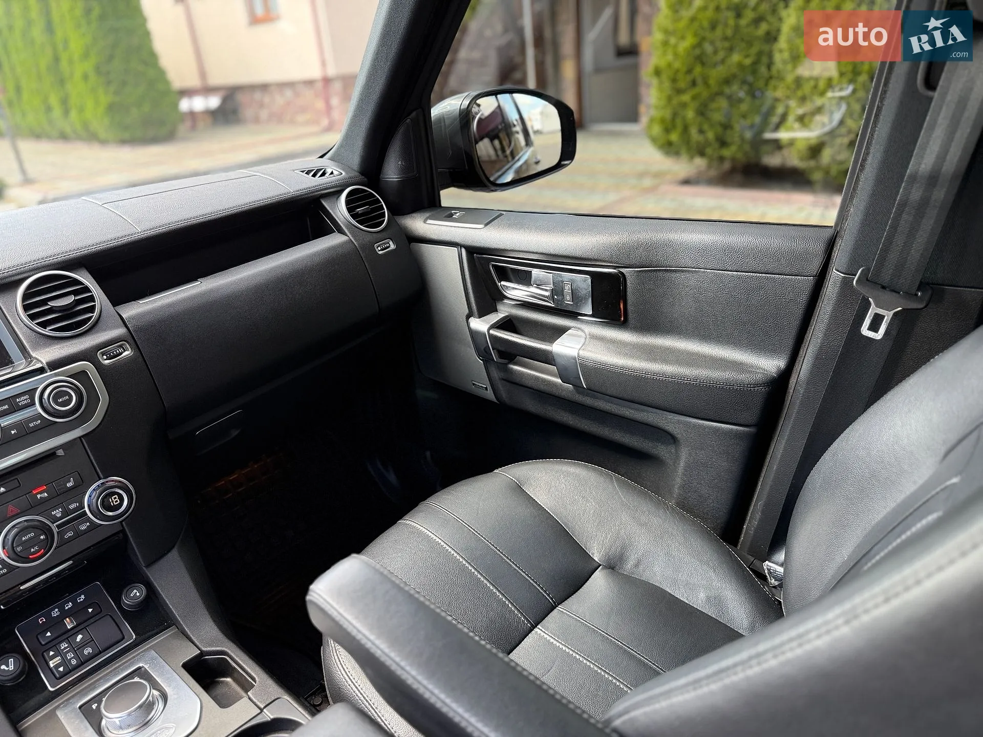 2016 Land Rover Discovery - мініатюра 56