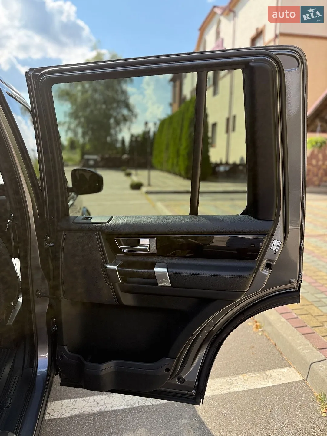 2016 Land Rover Discovery - мініатюра 72