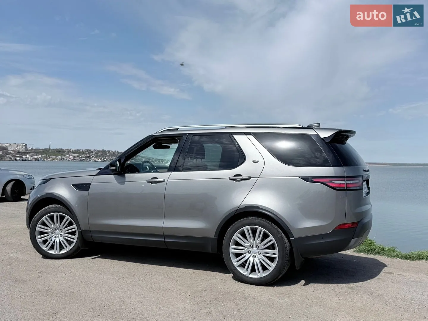 2017 Land Rover Discovery - мініатюра 16