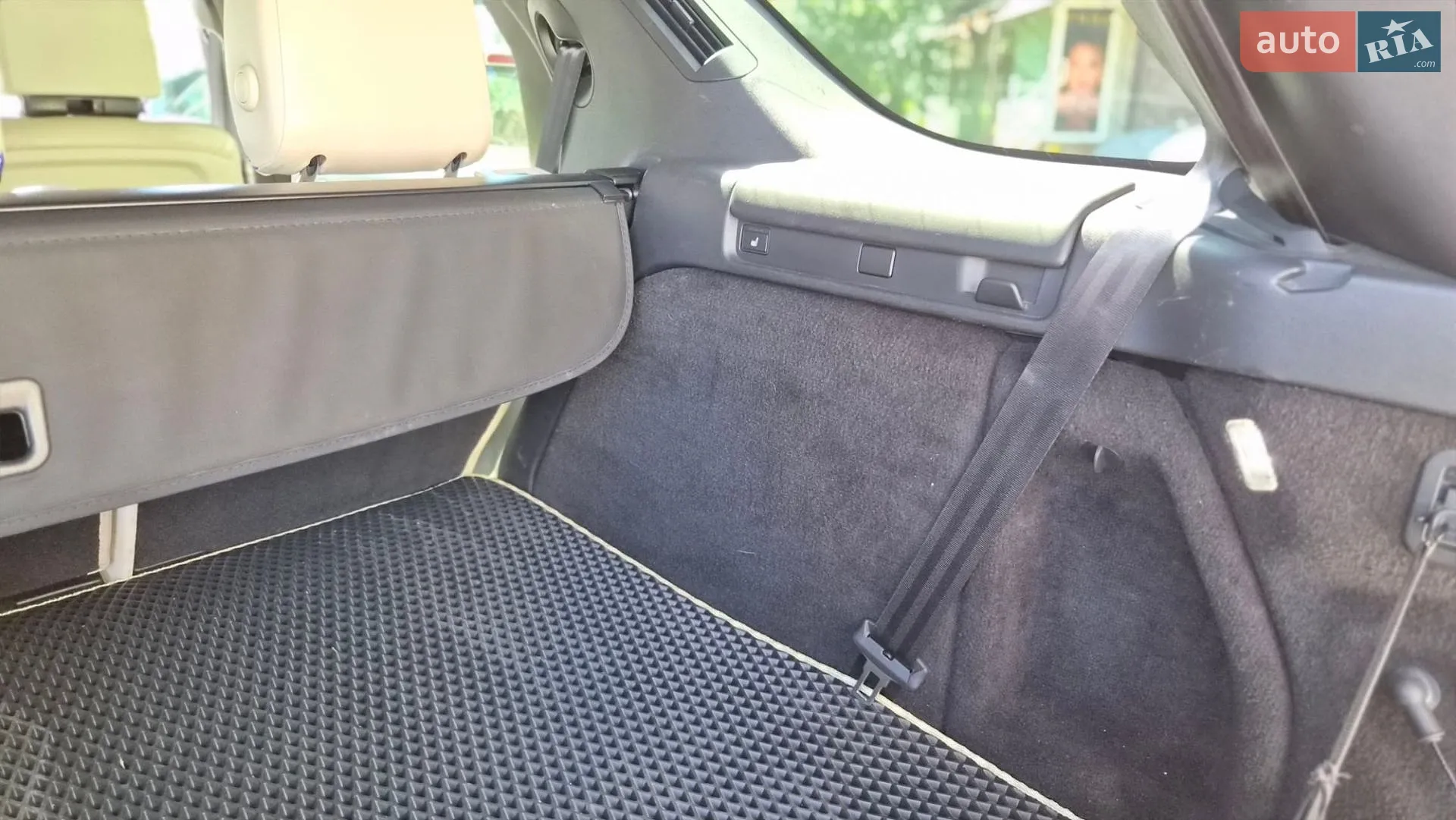 2017 Land Rover Discovery - мініатюра 37