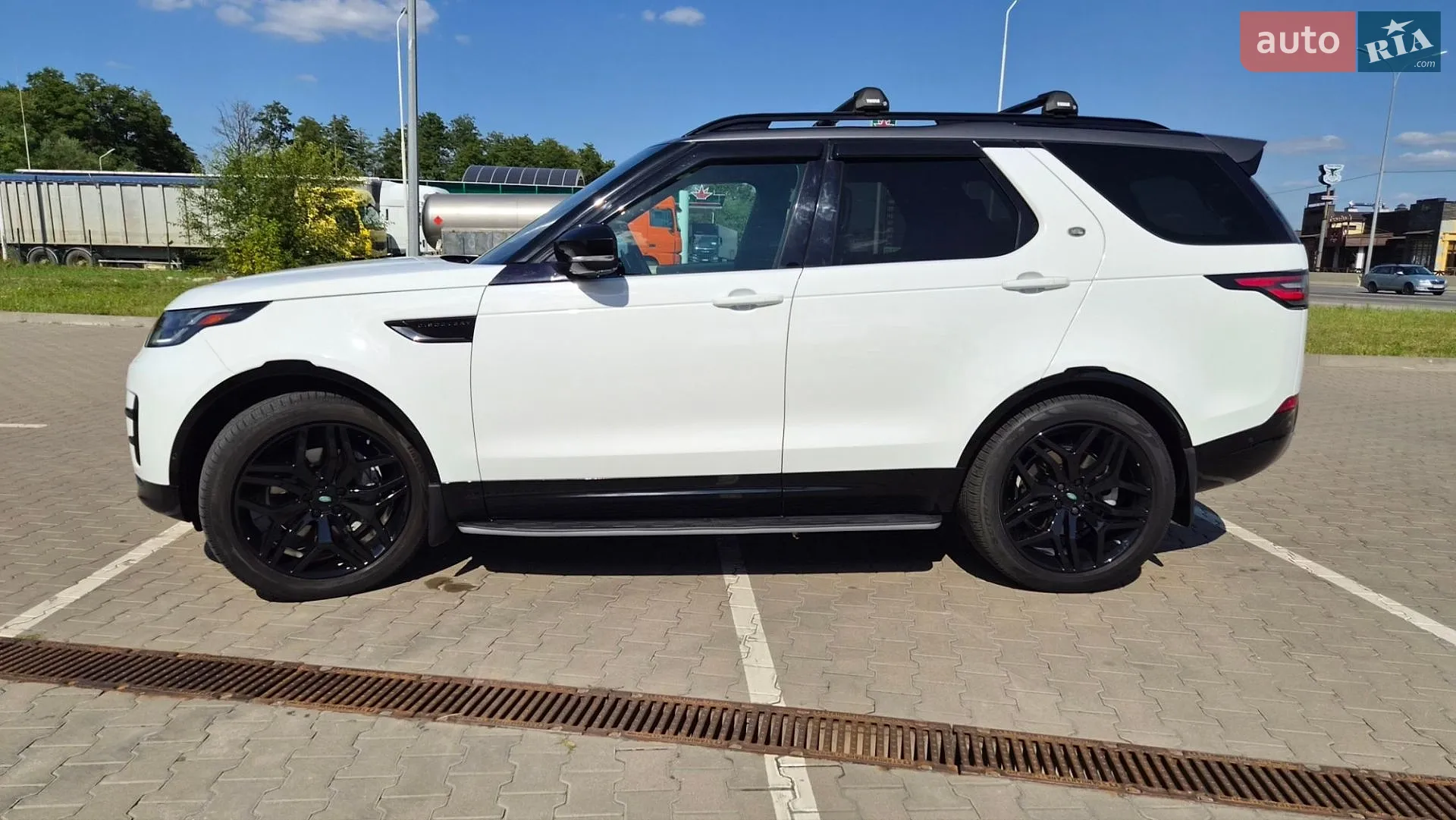 2017 Land Rover Discovery - мініатюра 2