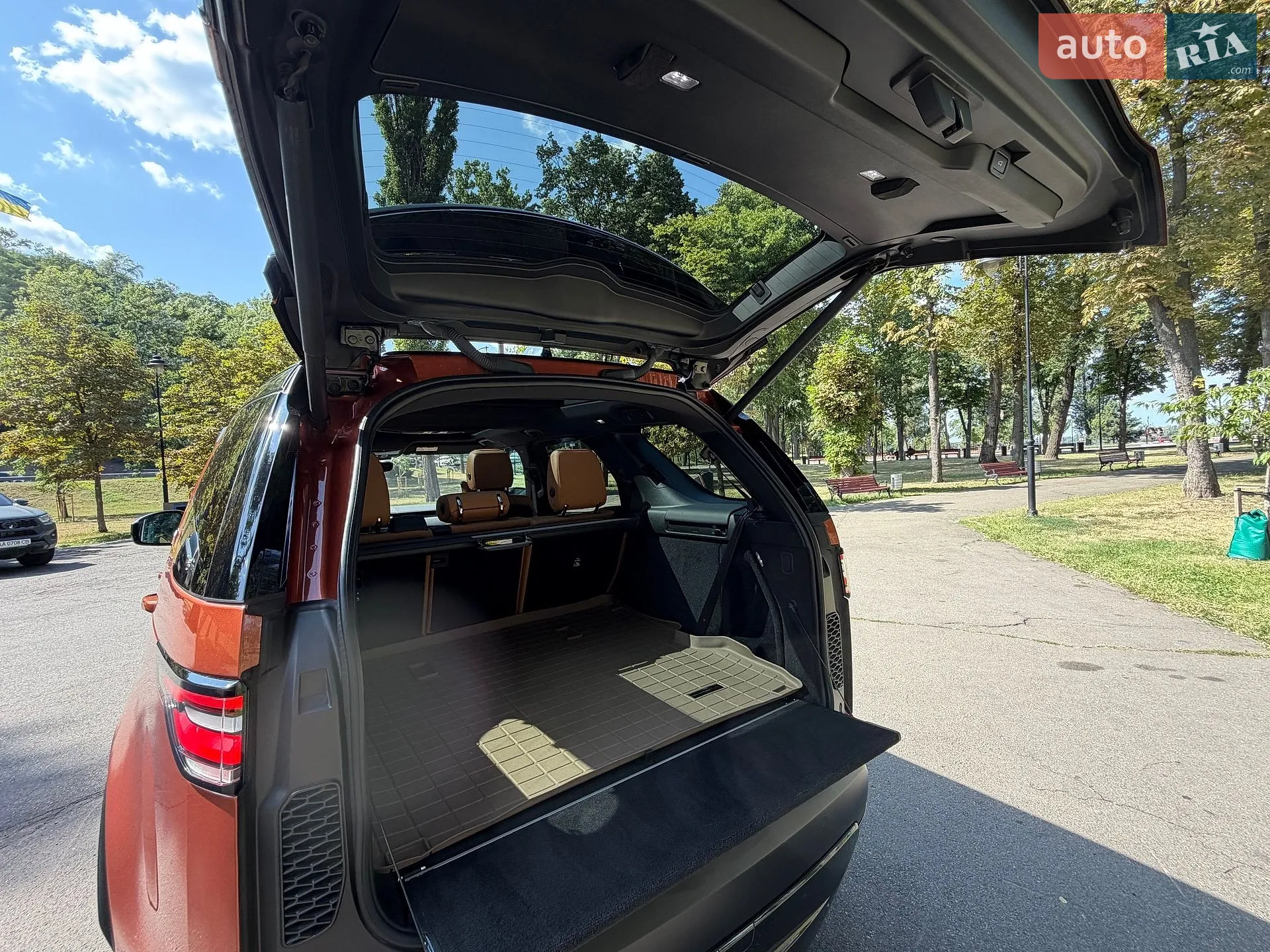 2019 Land Rover Discovery - мініатюра 65