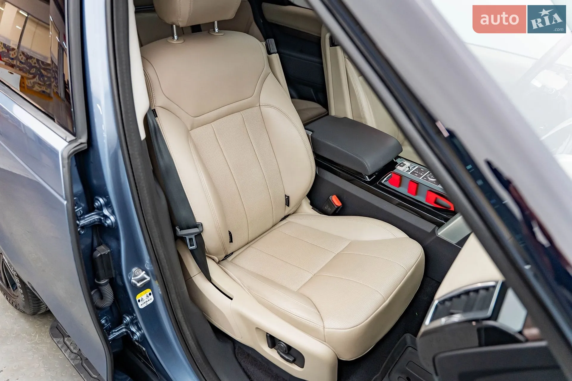 2019 Land Rover Discovery - мініатюра 25