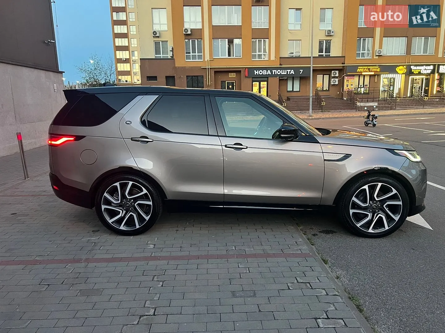 2024 Land Rover Discovery - мініатюра 2