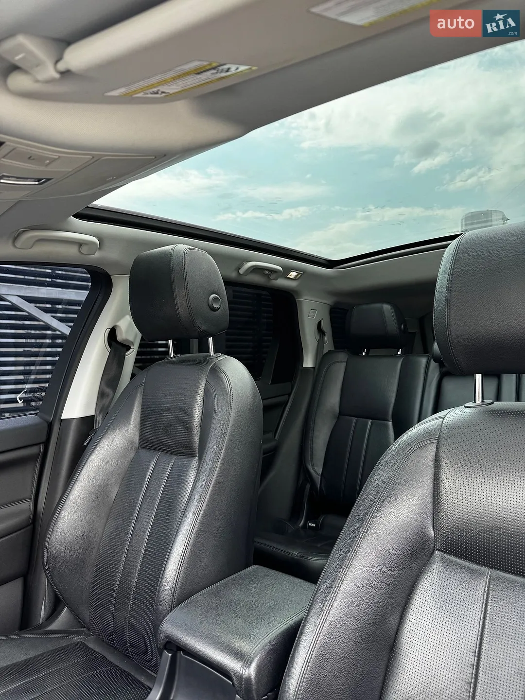 2016 Land Rover Discovery - мініатюра 23