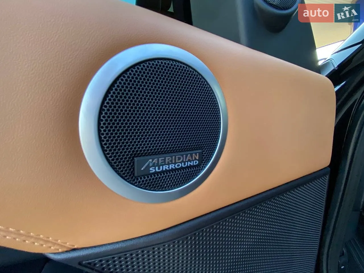 2017 Land Rover Discovery - мініатюра 36