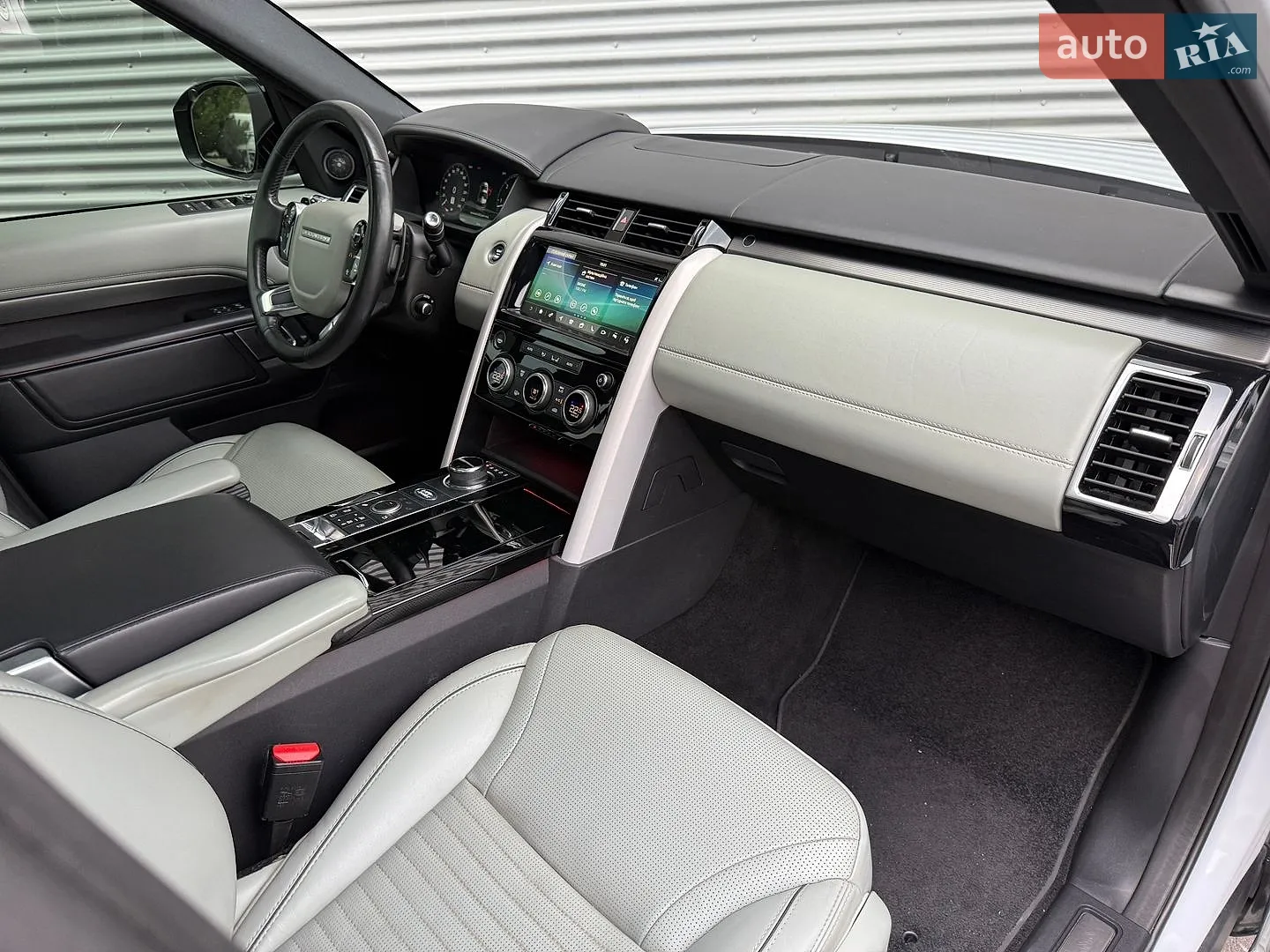 2019 Land Rover Discovery - мініатюра 41
