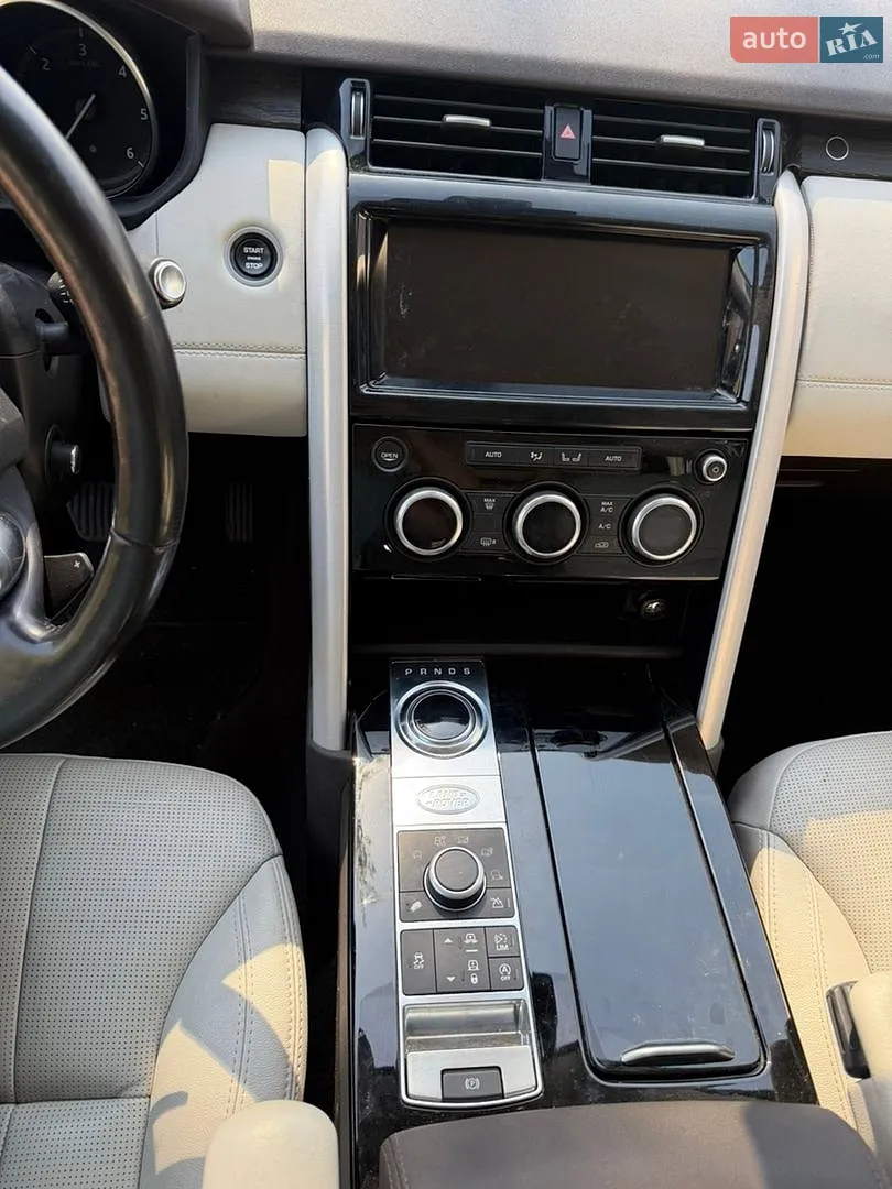 2017 Land Rover Discovery - мініатюра 14
