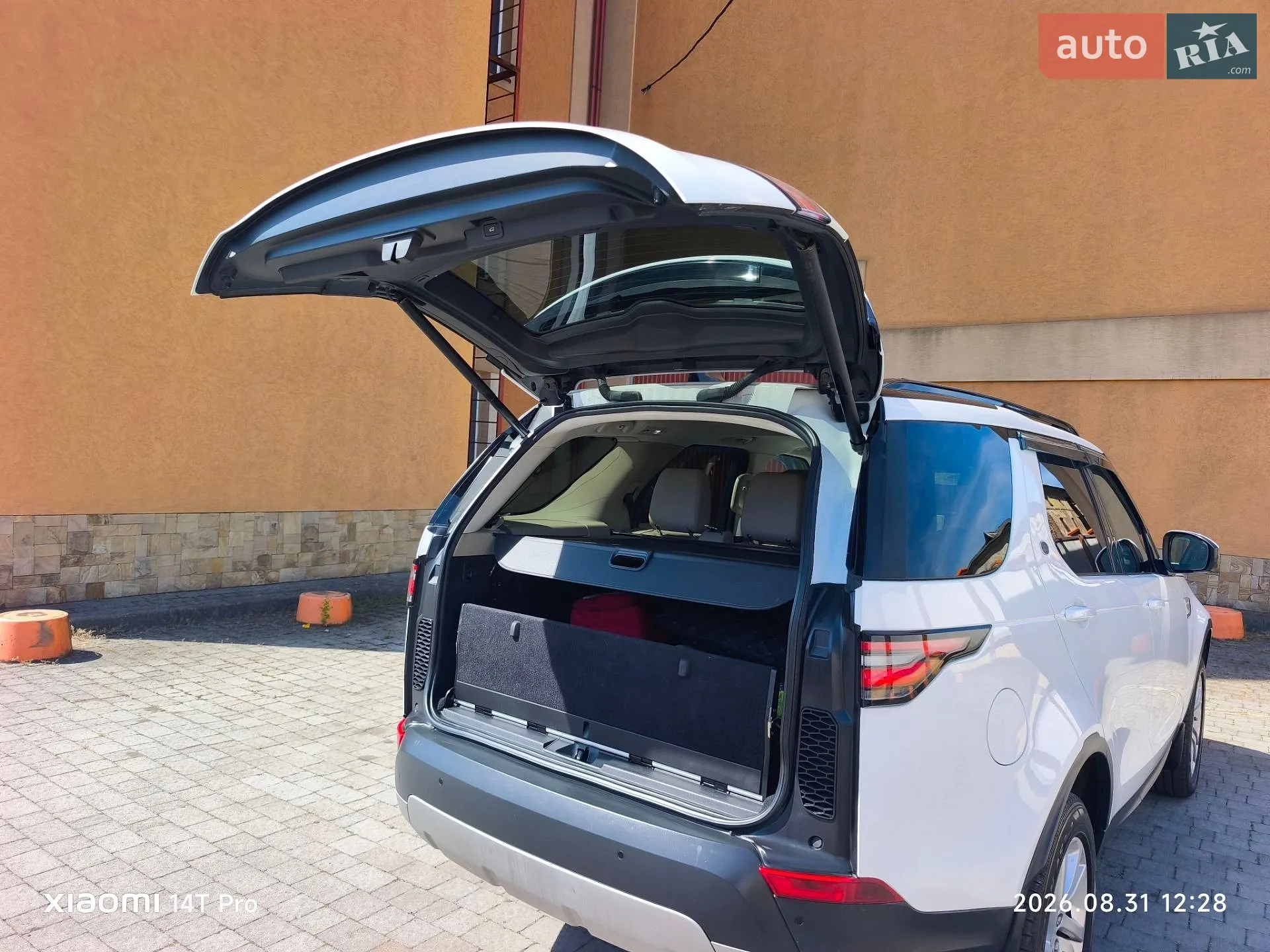 2017 Land Rover Discovery - мініатюра 16