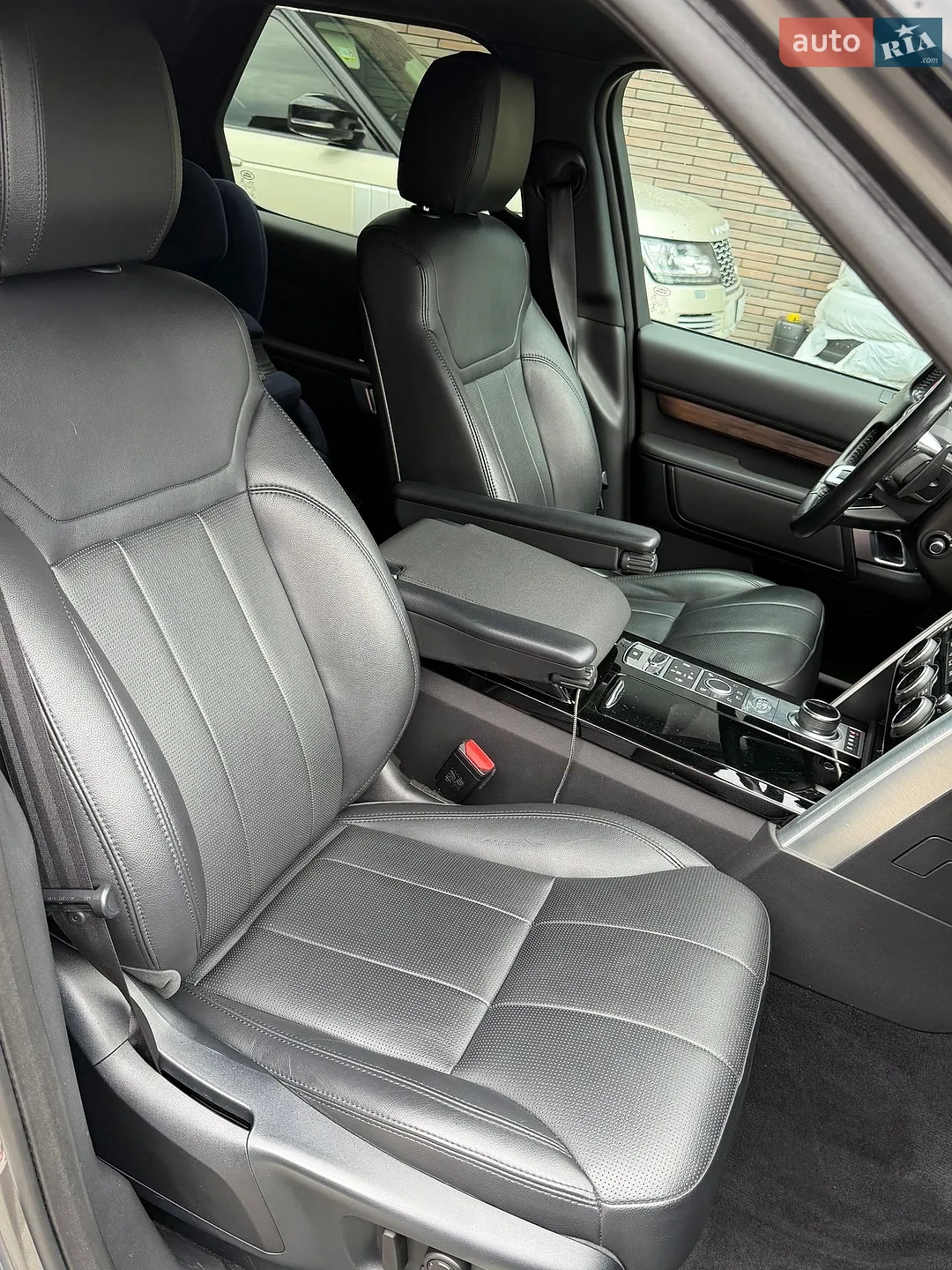 2019 Land Rover Discovery - мініатюра 28