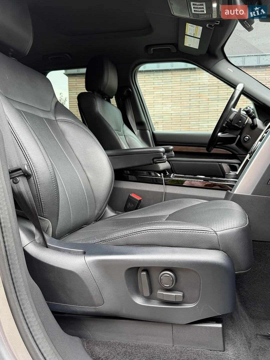 2019 Land Rover Discovery - мініатюра 30
