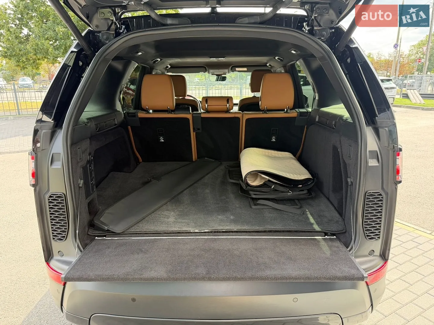 2019 Land Rover Discovery - мініатюра 29