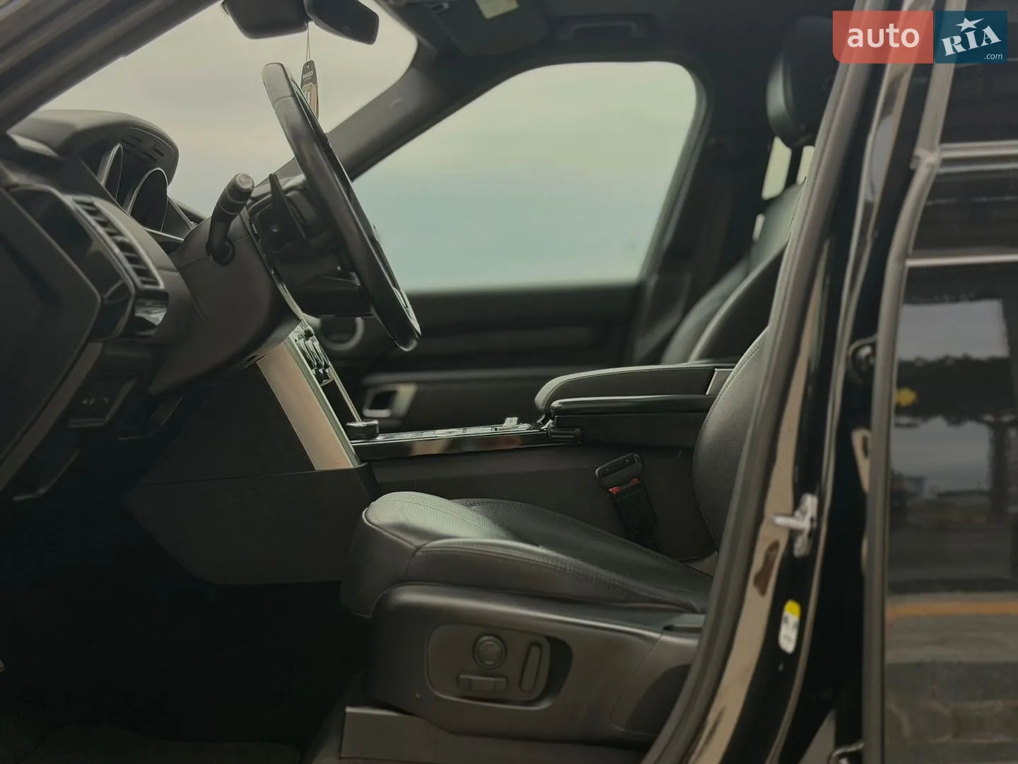 2017 Land Rover Discovery - мініатюра 51