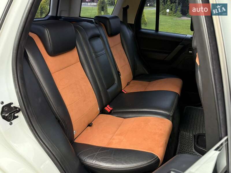 Позашляховик / Кросовер Land Rover Freelander 2012 в Сарнах