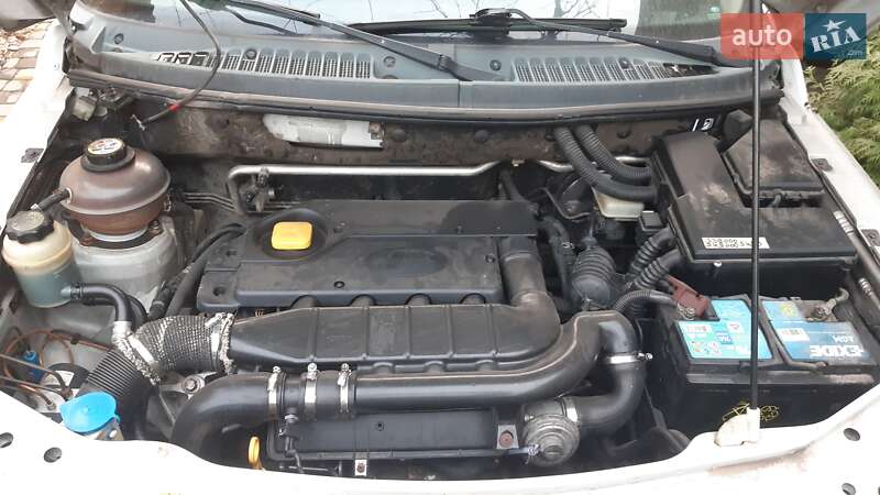 Внедорожник / Кроссовер Land Rover Freelander 2004 в Ужгороде