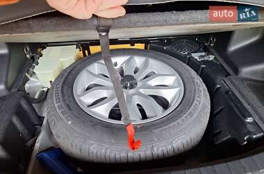 Внедорожник / Кроссовер Land Rover Freelander 2013 в 