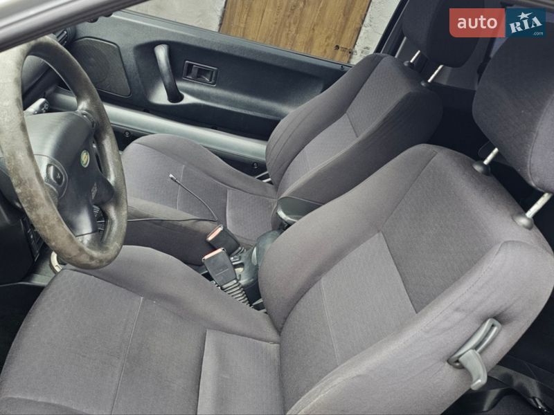 Позашляховик / Кросовер Land Rover Freelander 2004 в Чернівцях