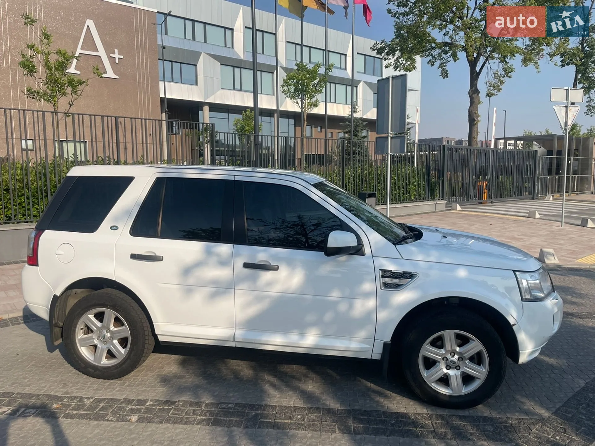 2011 Land Rover Freelander - мініатюра 9