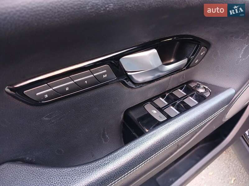 Внедорожник / Кроссовер Land Rover Range Rover Evoque 2015 в Киеве