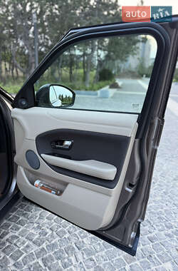 Внедорожник / Кроссовер Land Rover Range Rover Evoque 2015 в 