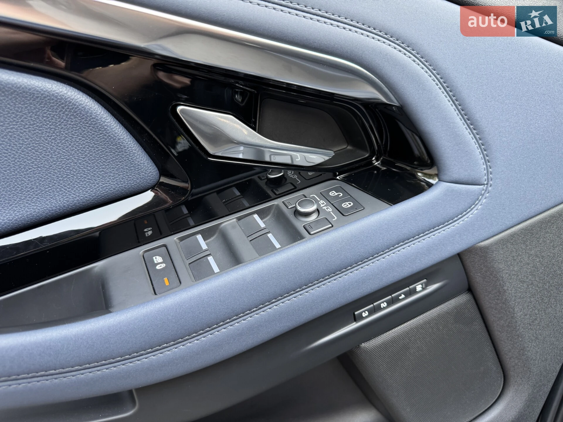 2019 Land Rover Range Rover Evoque - мініатюра 25