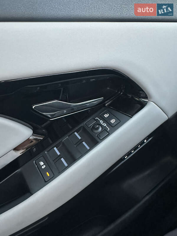 Внедорожник / Кроссовер Land Rover Range Rover Evoque 2023 в Киеве
