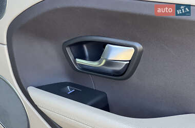 Внедорожник / Кроссовер Land Rover Range Rover Evoque 2012 в 