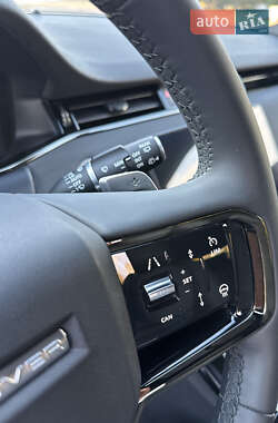 Позашляховик / Кросовер Land Rover Range Rover Evoque 2024 в 