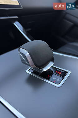 Позашляховик / Кросовер Land Rover Range Rover Evoque 2024 в 