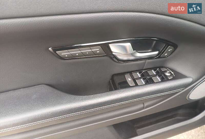 Внедорожник / Кроссовер Land Rover Range Rover Evoque 2016 в Киеве фото 25 Внедорожник / Кроссовер Land Rover Range Rover Evoque 2016 в Киеве