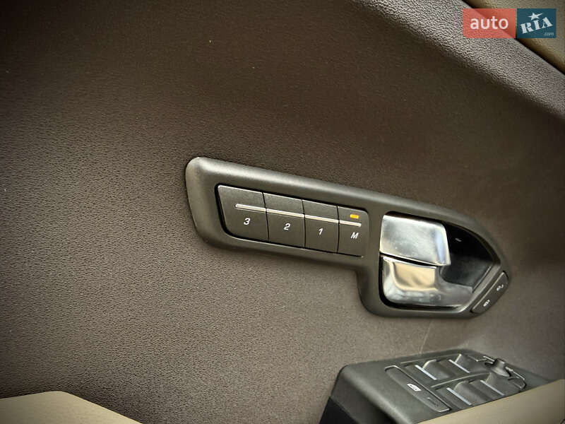 Позашляховик / Кросовер Land Rover Range Rover Evoque 2013 в Дніпрі фото 38 Позашляховик / Кросовер Land Rover Range Rover Evoque 2013 в Дніпрі