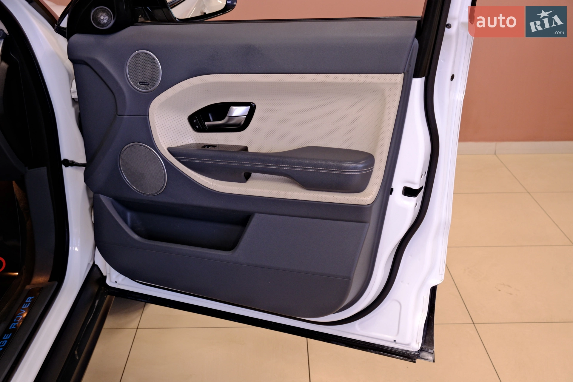 2011 Land Rover Range Rover Evoque - мініатюра 42