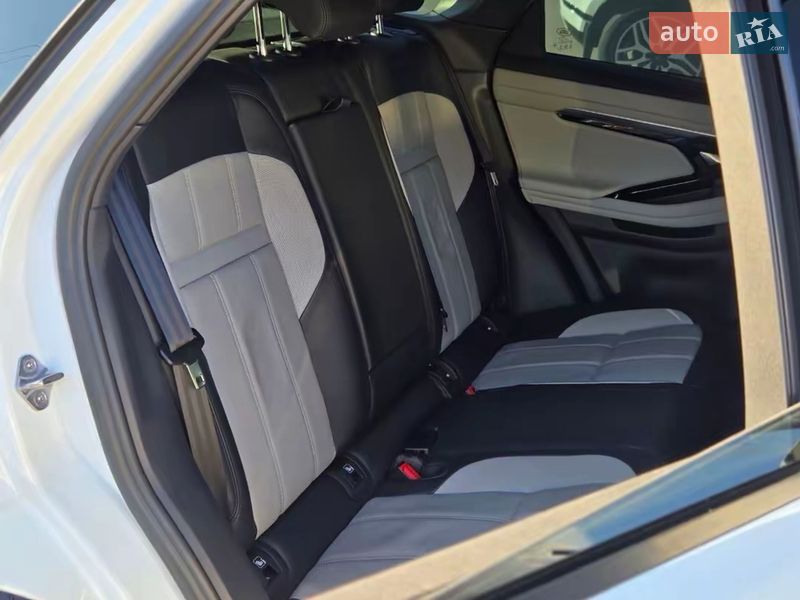 Внедорожник / Кроссовер Land Rover Range Rover Evoque 2022 в Киеве фото 24 Внедорожник / Кроссовер Land Rover Range Rover Evoque 2022 в Киеве